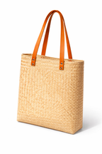Bolsa Tote Minimalista de Palma Natural – Modelo Broche