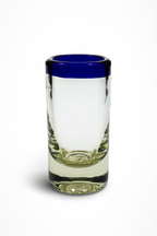 Vaso Tequilero de Vidrio Soplado Individual – Borde Azul Cobalto (2 oz)